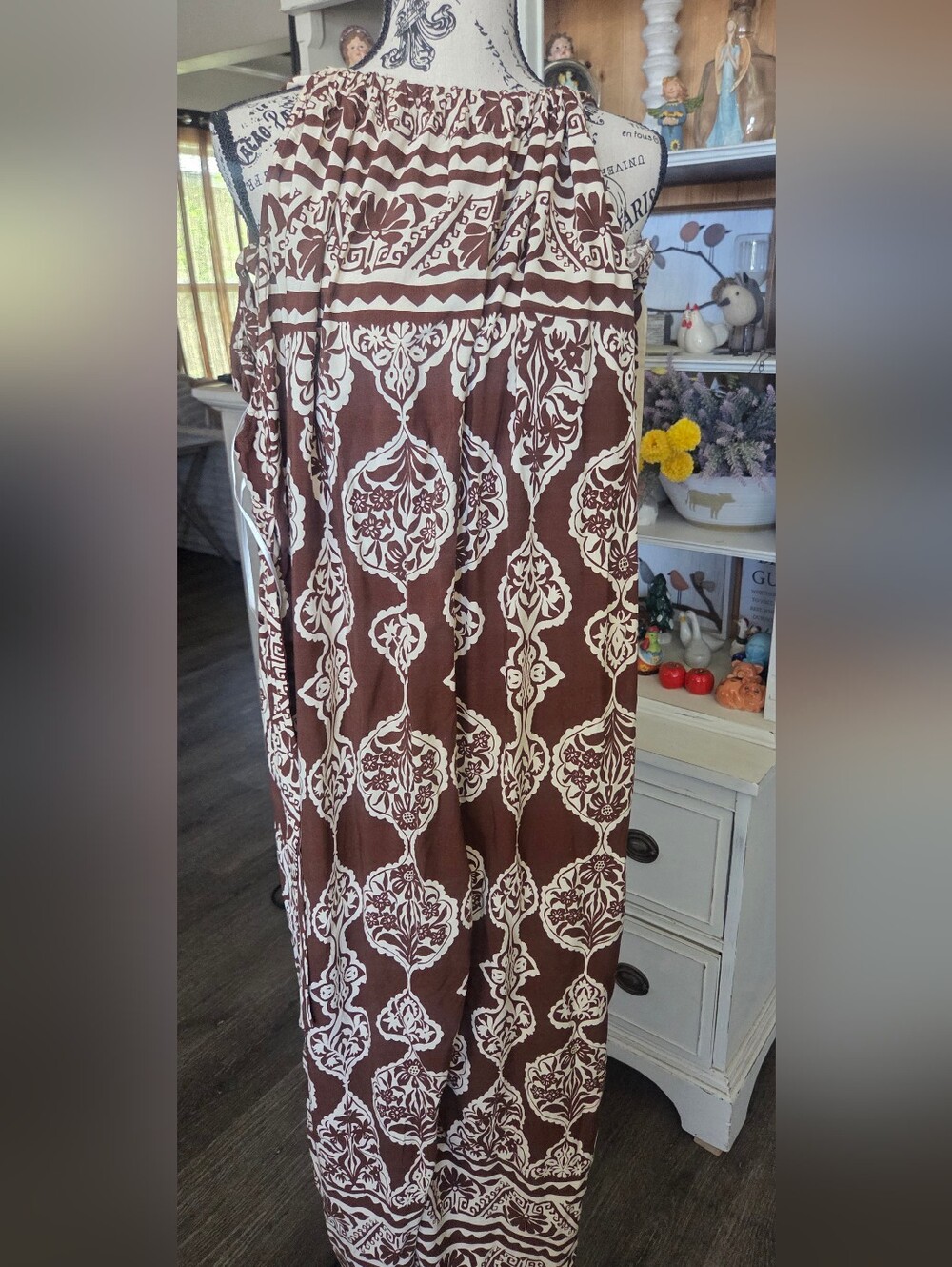 Aakaa Brown and Cream Floral Velvet-Feel Maxi Skirt